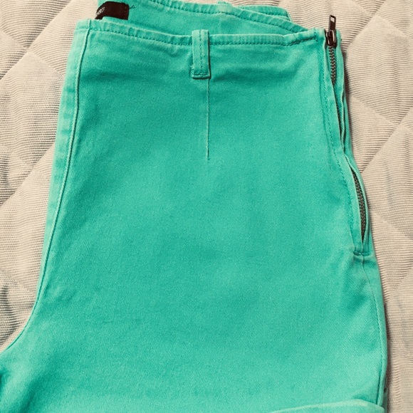 Forever21 Short - Picture 3 of 5